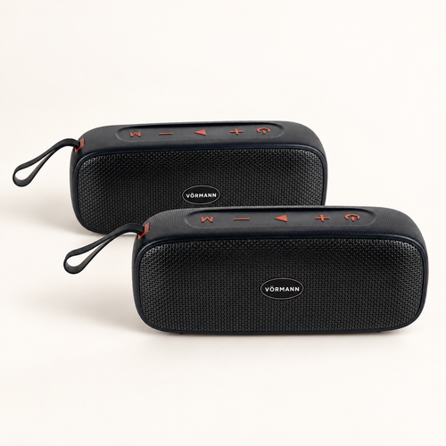 Set Core Stereo: dos parlantes Vörmann Core negros sobre fondo claro.